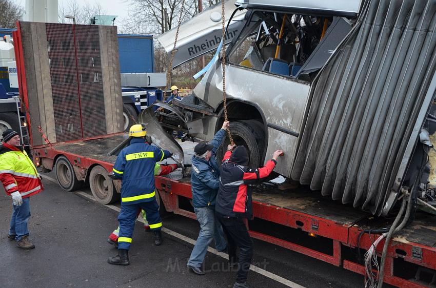 Schwerer VU Bus Zug Düsseldorf P442.JPG